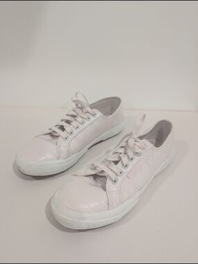 Superga Women’s Low-Top Sneakers in Pale Pink